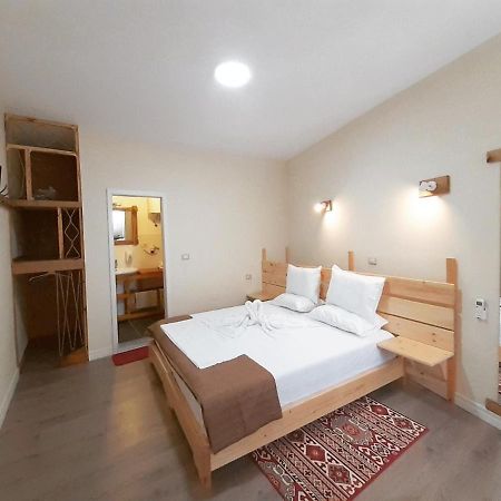 At Pikotiko'S - Korca City Rooms For Rent Kültér fotó