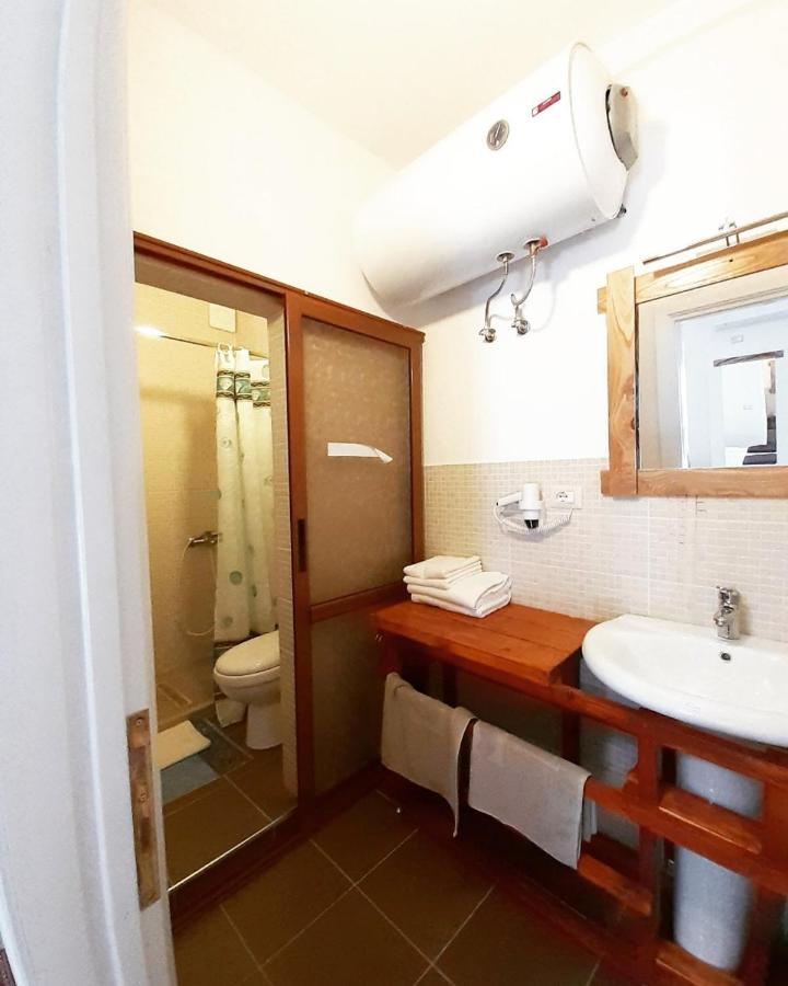 At Pikotiko'S - Korca City Rooms For Rent Kültér fotó