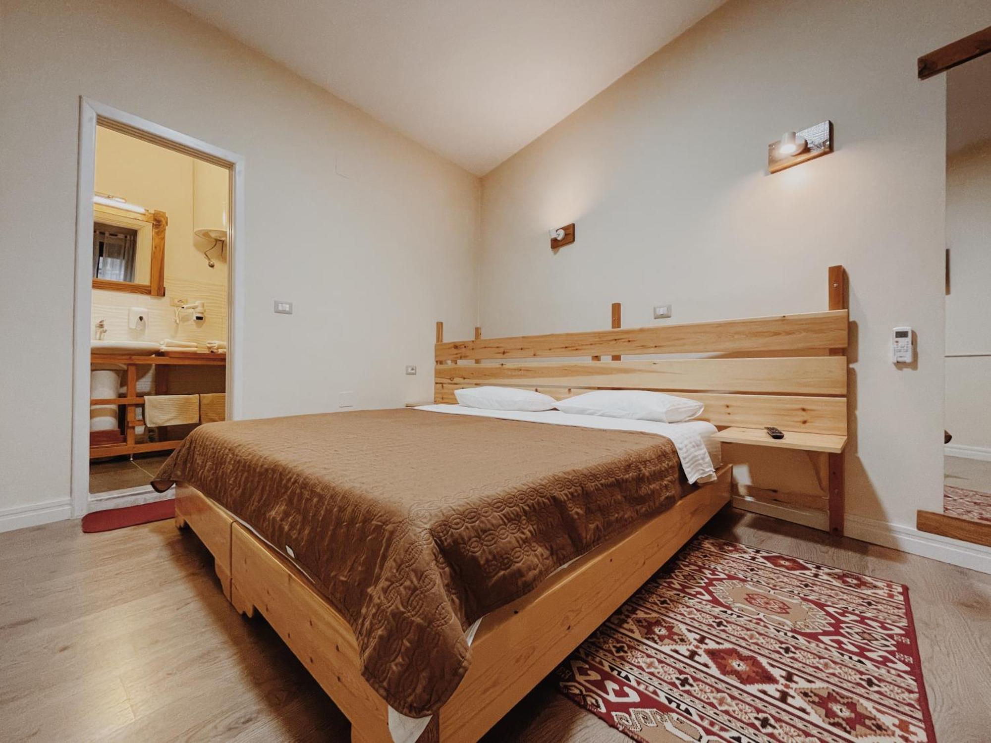 At Pikotiko'S - Korca City Rooms For Rent Kültér fotó