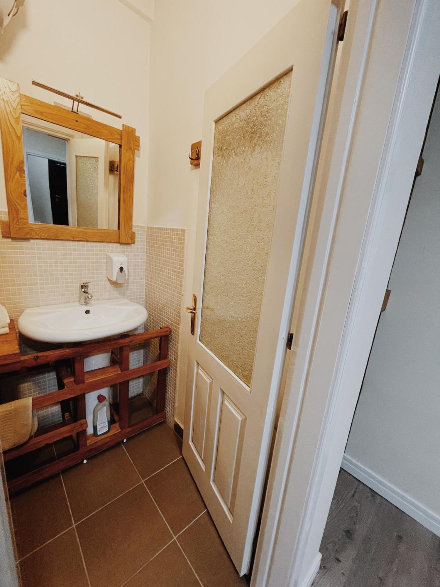 At Pikotiko'S - Korca City Rooms For Rent Kültér fotó