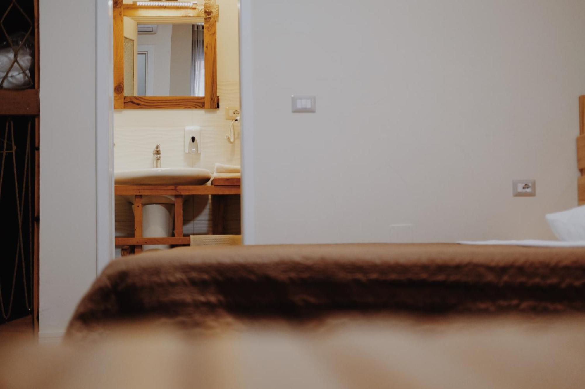 At Pikotiko'S - Korca City Rooms For Rent Kültér fotó