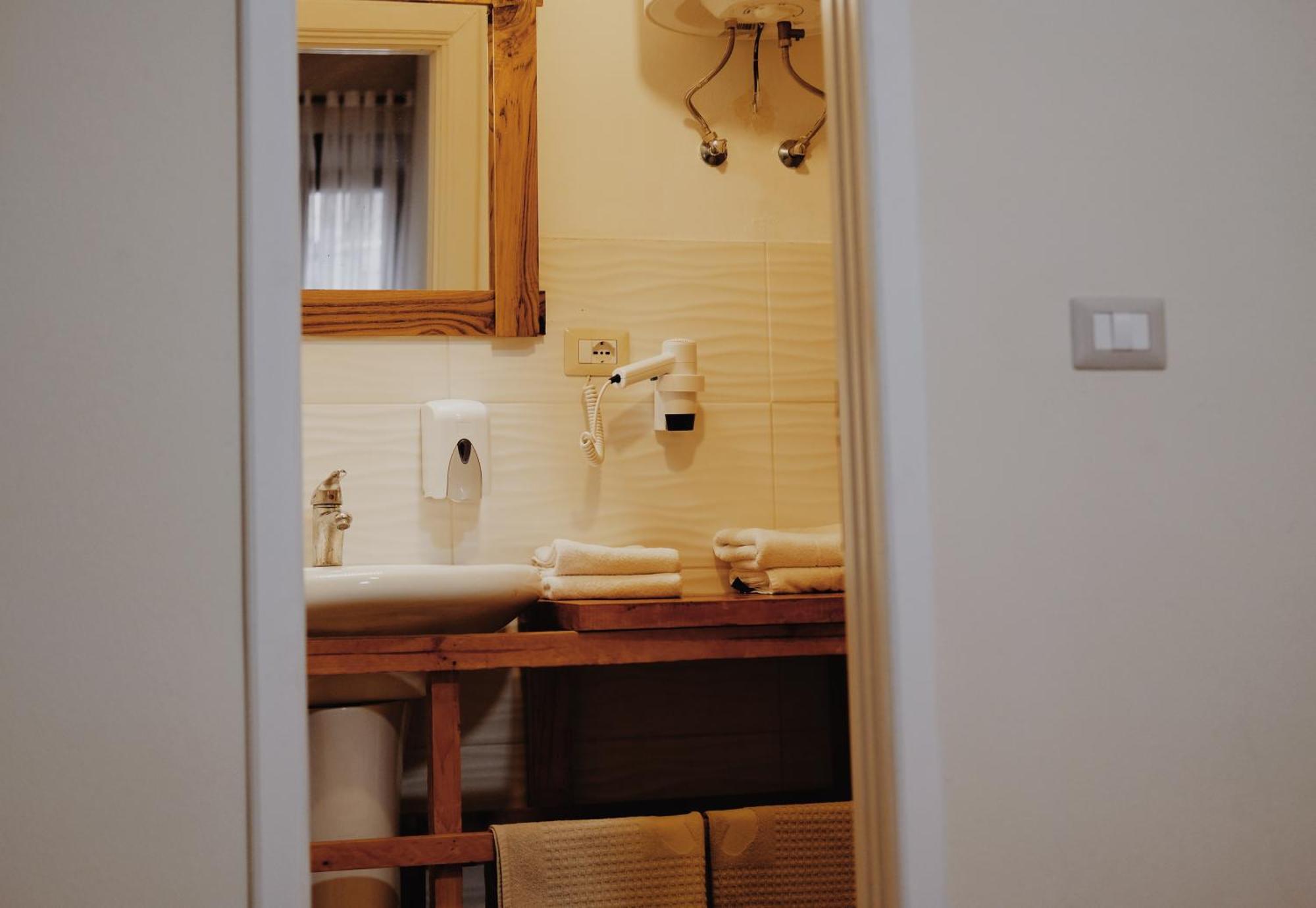 At Pikotiko'S - Korca City Rooms For Rent Kültér fotó