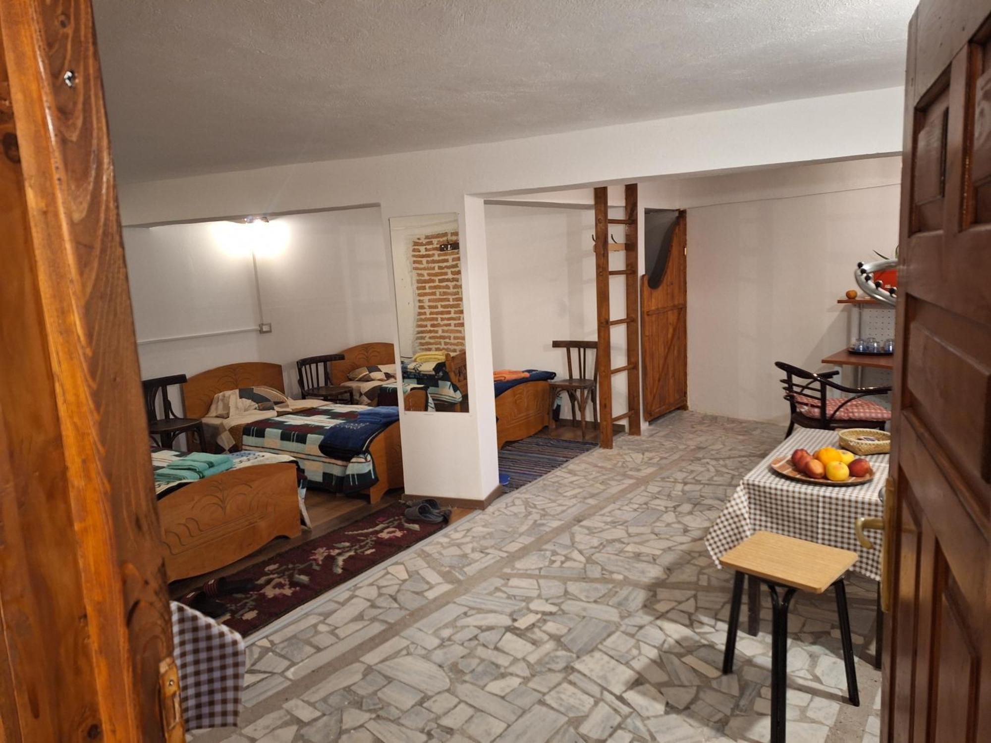 At Pikotiko'S - Korca City Rooms For Rent Kültér fotó