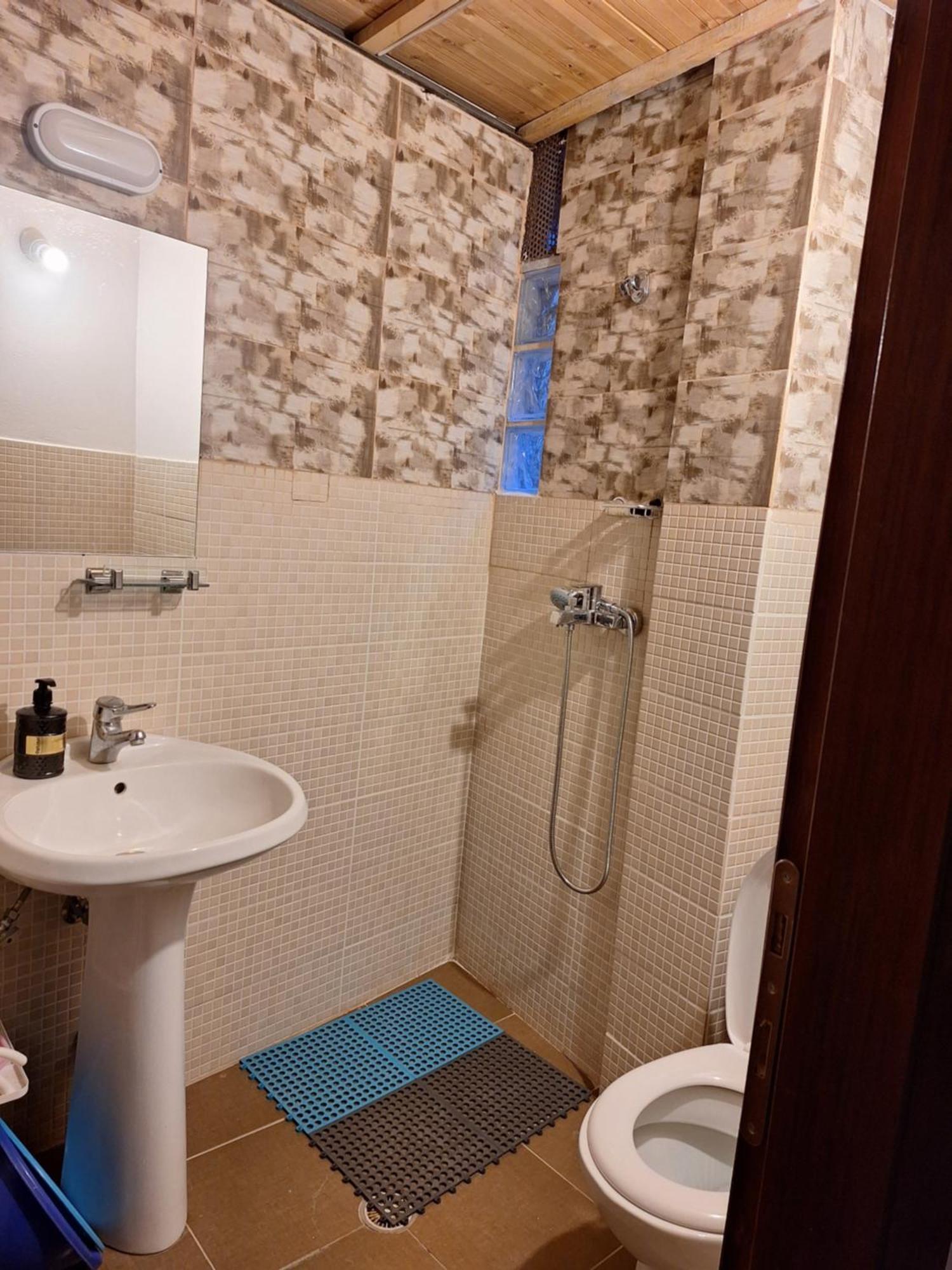 At Pikotiko'S - Korca City Rooms For Rent Kültér fotó